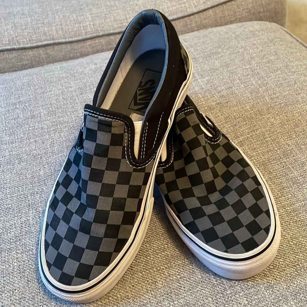 Boys 6.5 Vans checkered slip on shoes